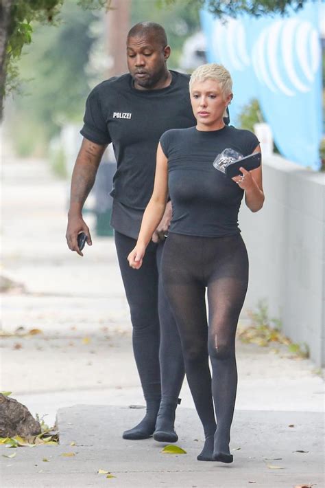 Kanye Wests wife Bianca Censori wears no underwear in most。